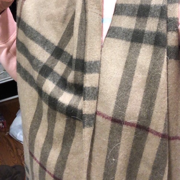 100% cashmere Burberry scarf - Picture 2 of 2
